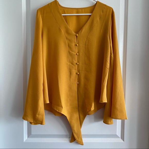 NWOT Button down tie front blouse - Picture 5 of 9